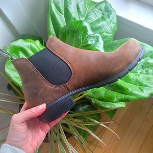 BLUNDSTONE size 9.5 #1970 WOMEN'S ANKLE BOOTS - ANTIQUE BROWN low-…